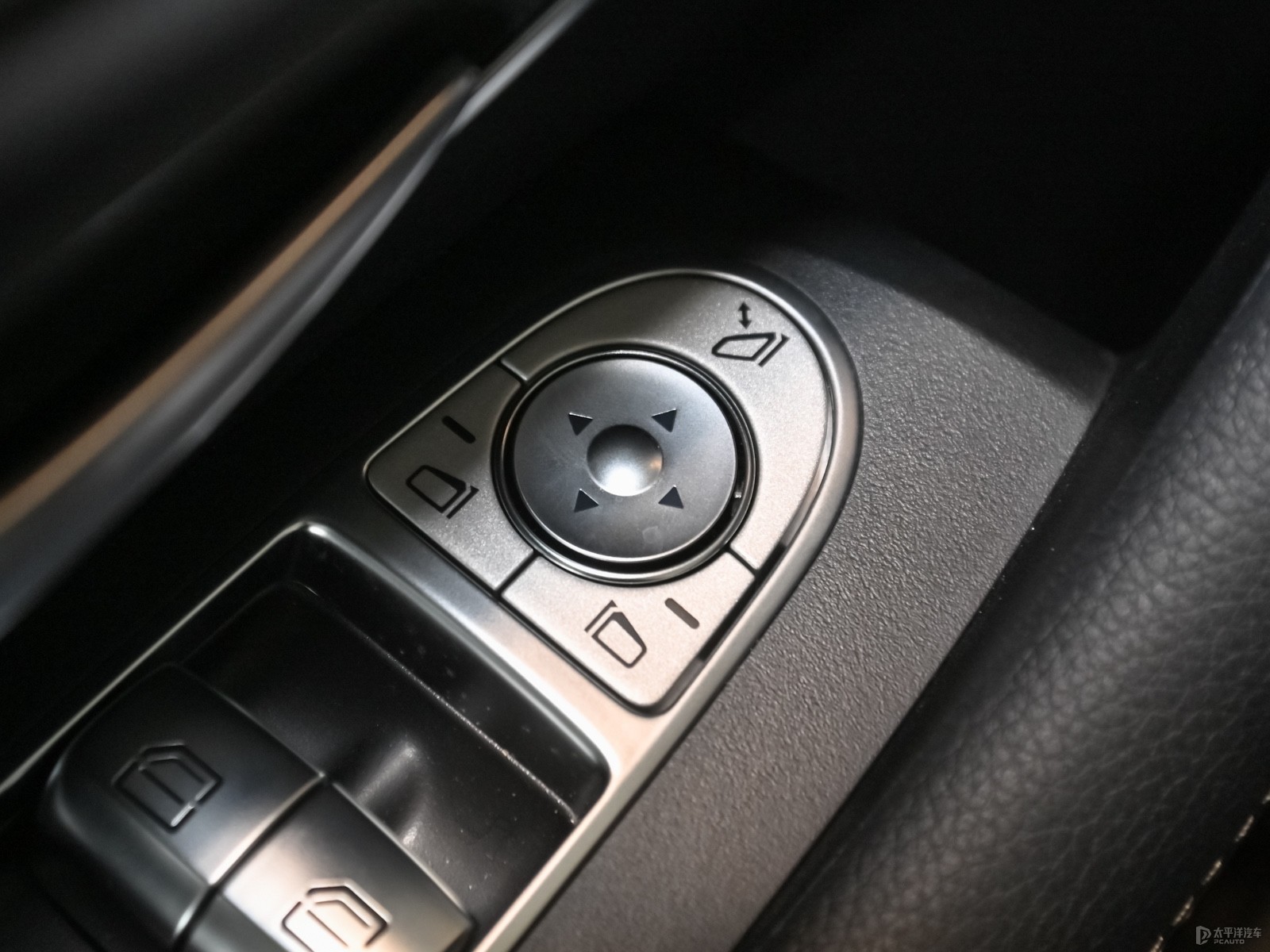 优雅与动感交融 2021款奔驰E级（进口）E 260 轿跑车内饰探秘