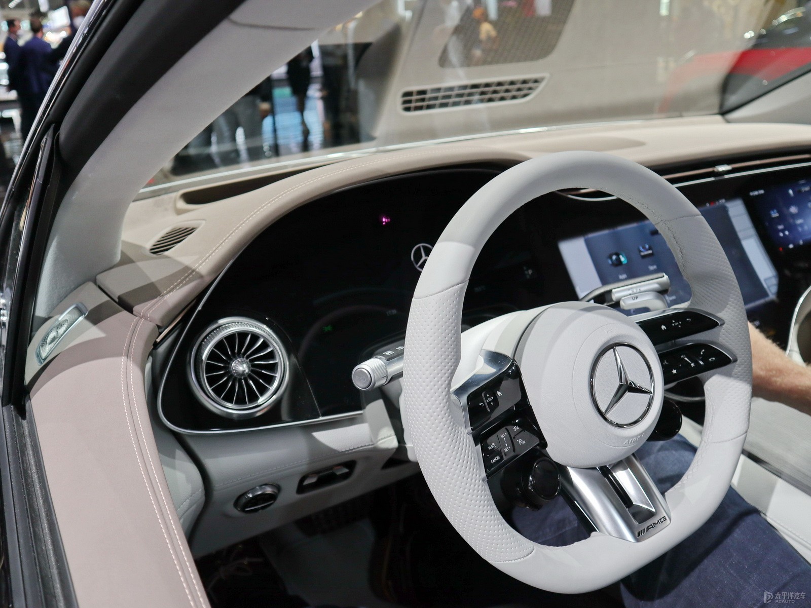 奢华与性能的交汇点 深度体验奔驰EQS AMG 53 4MATIC+ 的内饰艺术